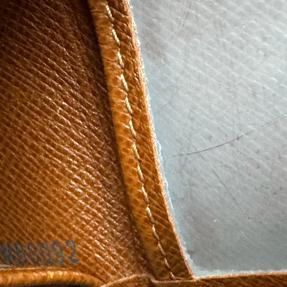 Louis Vuitton Taiga bifold slim card holder